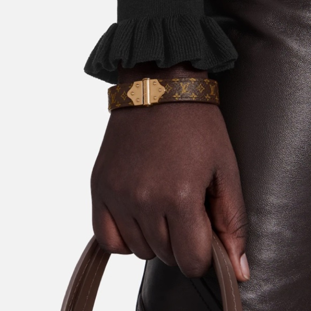 LOUIS VUITTON MONOGRAM BRACELET!WORN ONLY 2x. SOLD WITH ORIGINAL BOX AND RECIPT!
